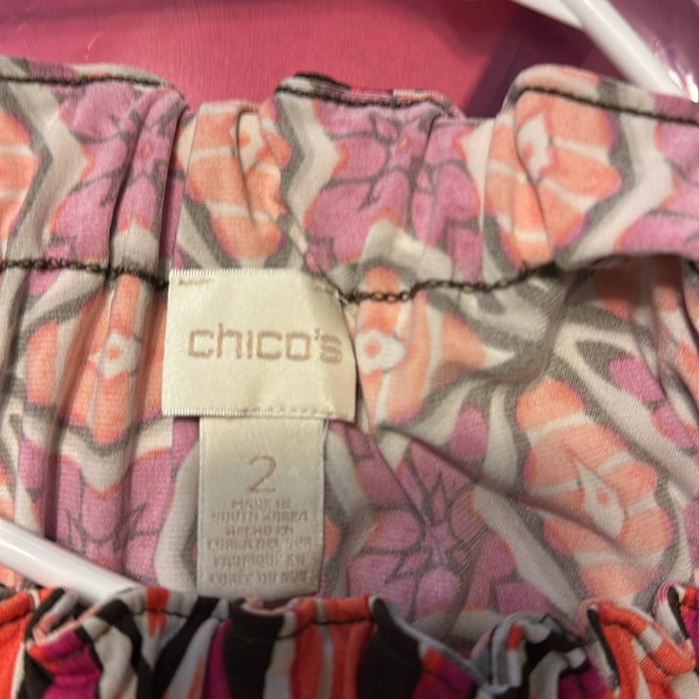 Geometric Patterned Women's Top - Picture 4 of 4